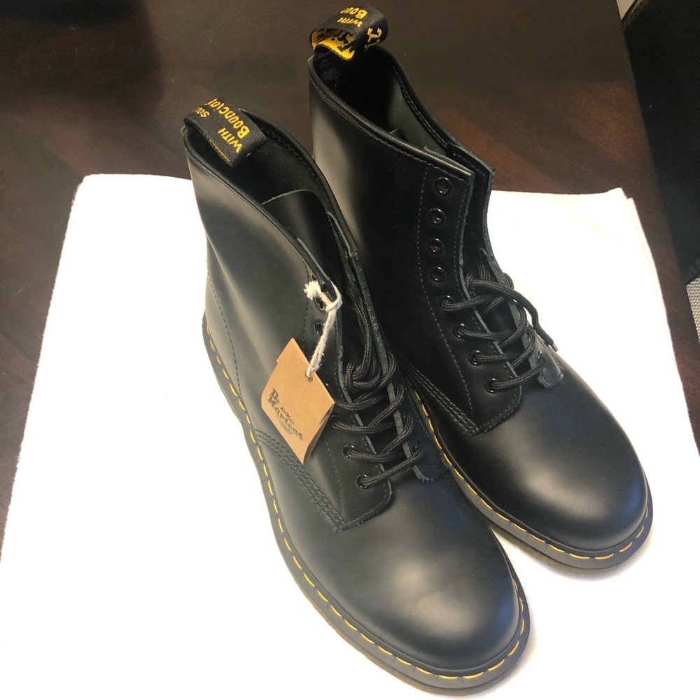 Doc Martens classic 1460 lace up boots